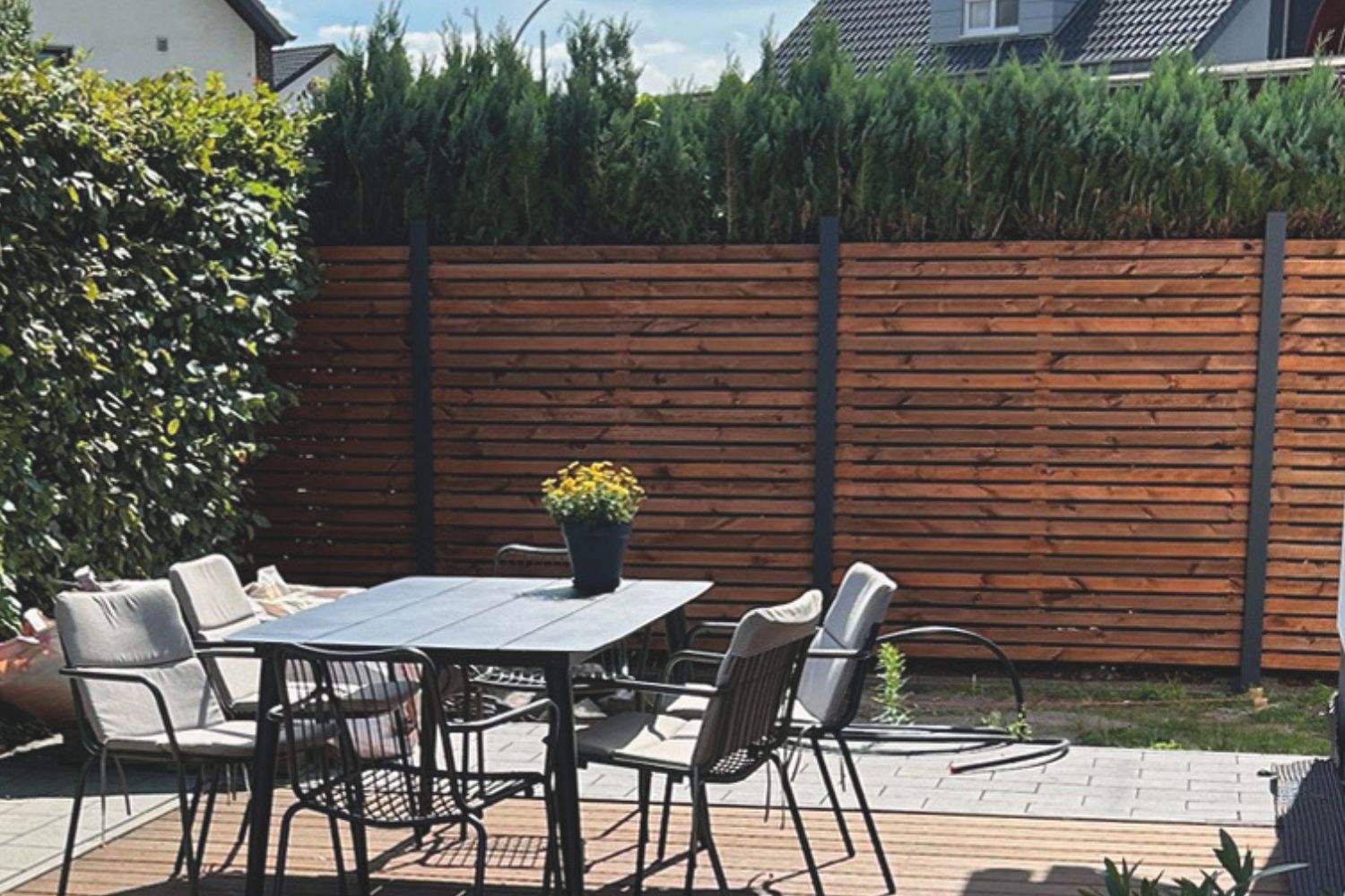 Holzzaun aus KDI als Sichtschutz im Garten